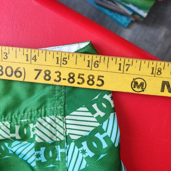 DC Shoes board short green with graphic design men's size 32 - Picture 5 of 8